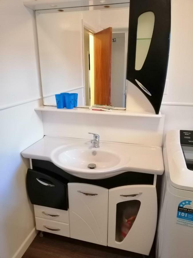 Homestay Family Room, Near The City Center Крайстчърч Екстериор снимка